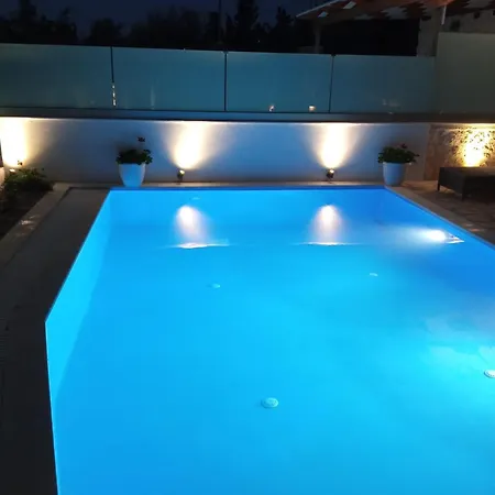 Goudis Цукаладес